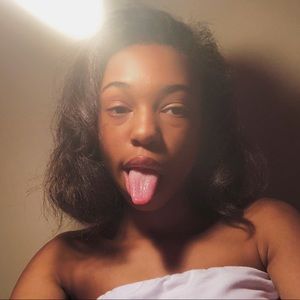 Meet your Posher, Alaila